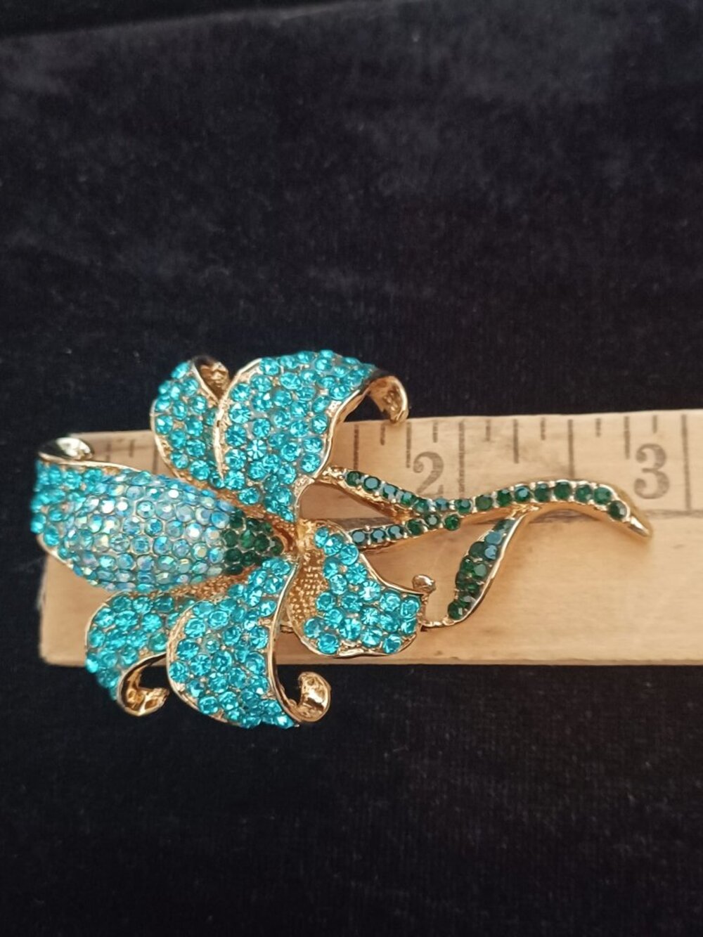 Blue Rhinestone Flower Brooch Gold‑Tone Sparkling Pin - Picture 4 of 5